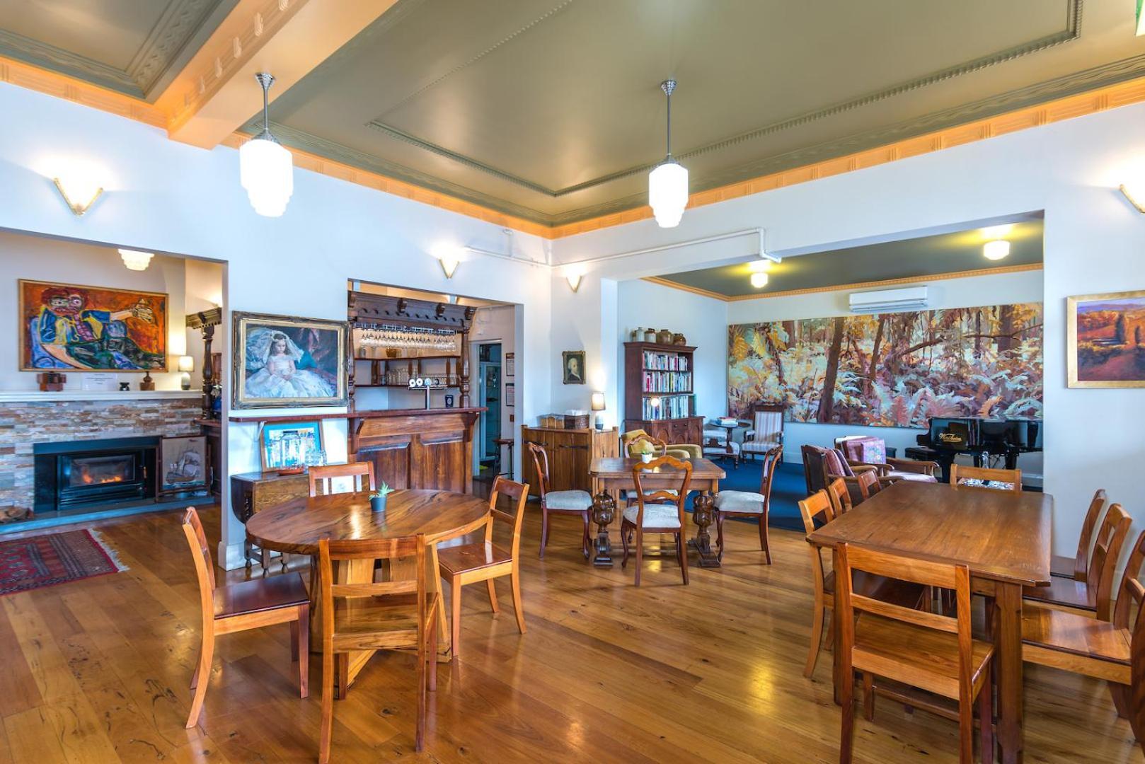 Northern Arts Hotel Касълмейн Екстериор снимка