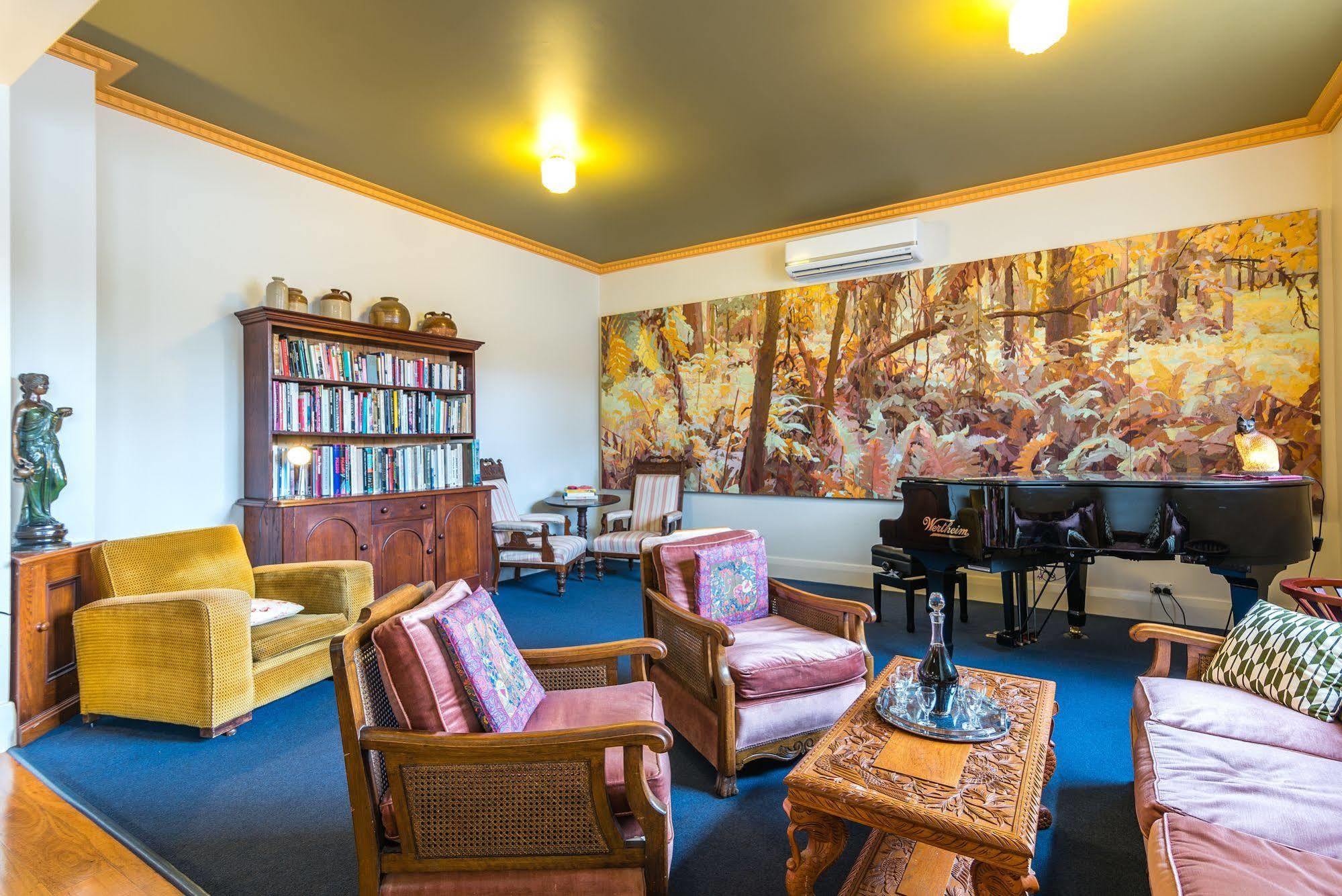 Northern Arts Hotel Касълмейн Екстериор снимка
